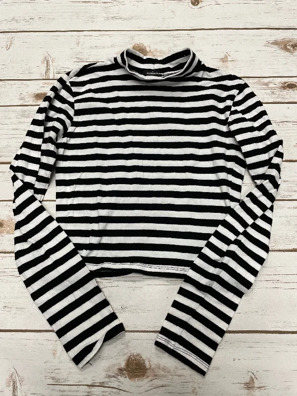 Top Long Sleeve By Ambiance Apparel In Striped Pattern, Size: M